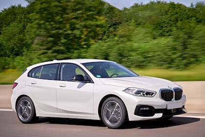 El BMW 118i SportLine ahora viene con tracción delantera
