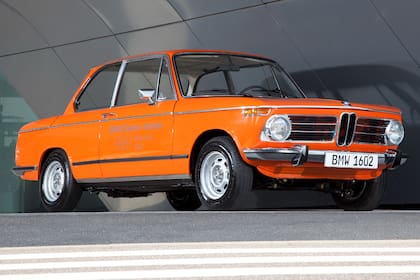 El BMW 1602 fue presentado en 1972 y fue el precursor de la línea "i" de los vehículos eléctricos de la marca