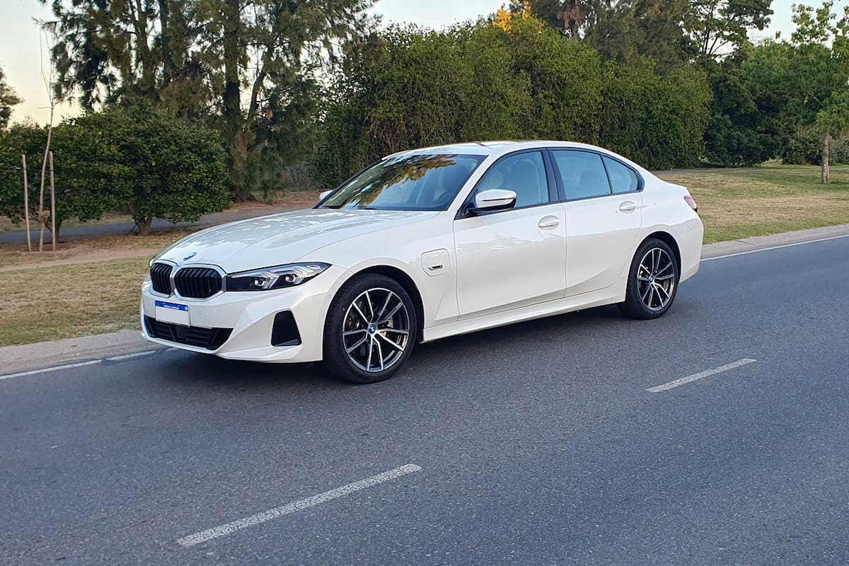 El BMW 330e tiene una mecánica híbrida muy potente