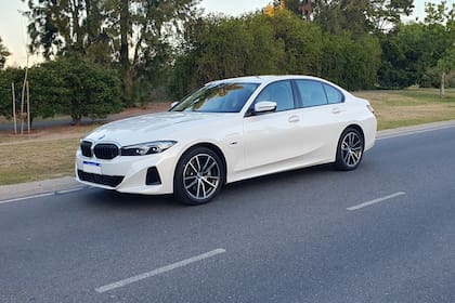 El BMW 330e tiene una mecánica híbrida muy potente