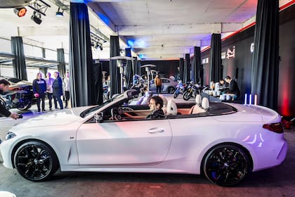 El BMW M440i xDrive Cabrio ofrece una versión descapotable a los clientes