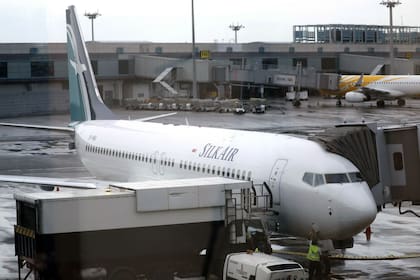 El Boeing 737-Max 8 de SilkAir, en la pista del Aeropuerto Internacional de Singapur