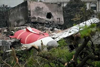 El Boeing 787 Dreamliner que chocó contra un edificio situado en el oeste de India.