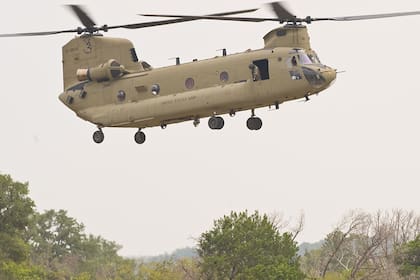 El Boeing CH-47 Chinook es un helicóptero de transporte de cargas pesadas