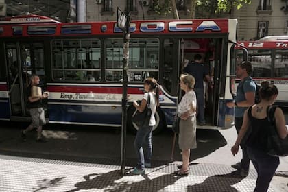 El boleto del "colectivo" es 207% más caro desde que llegó Macri y redujo los subsidios estatales.