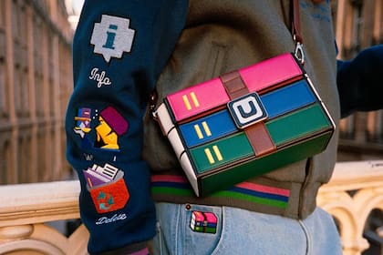 El bolso oficial de WinRAR, el clásico shareware de compresión de archivos