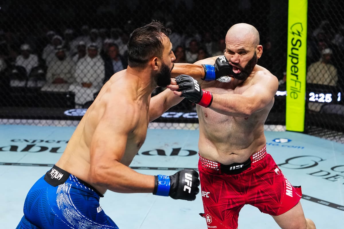 El bombazo de Dominick Reyes sobre Azamat Murzakanov que mandó al peleador ruso a la lona en UFC 333, en Abu Dhabi. (Photo by Jeff Bottari/Zuffa LLC)