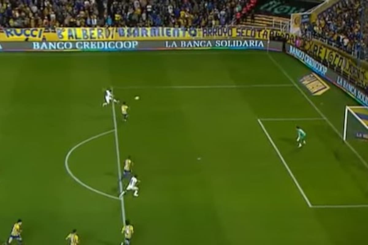 El bombazo de González Metilli desde 23,4 metros se meterá por encima de la cabeza de Servio para el 1-0 de Central Córdoba en el Gigante de Arroyito