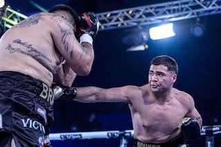 El fulminante nocaut del campeón argentino pesado a un rival de 140 kilos