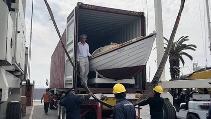 El bote llegó luego de cinco meses a Lima. "Cuando lo descargaron en el club náutico local, abrieron las puertas del contenedor y allí estaba mi Maiwar esperándome. Fue una sensación increíble"