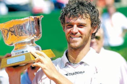 La primera final entre argentinos y brasileños se la ganó Gustavo Kuerten a José Acasuso, en 2001