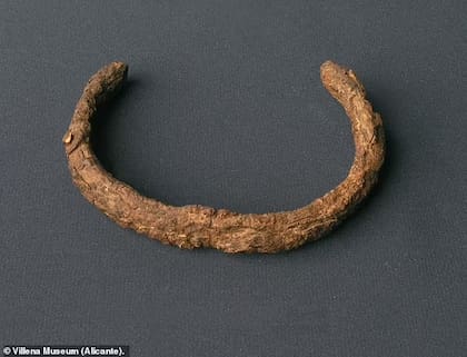 El brazalete que contenía "hierro alienígena" en el Tesoro de Villena