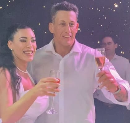 El brindis. Patricio Albacete se convirtió en emprendedor y hoy tiene, junto a otros pumas, su propio vino: 𝟐𝟒𝟓𝟔 𝑾𝑰𝑵𝑬𝑺