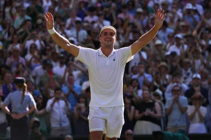 El británico Arthur Fery venció al italiano Flavio Cobolli en los cuartos de final de Wimbledon