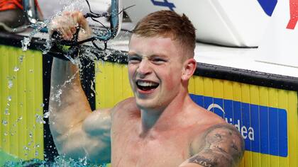 El británico Peaty celebra su segundo récord del día
