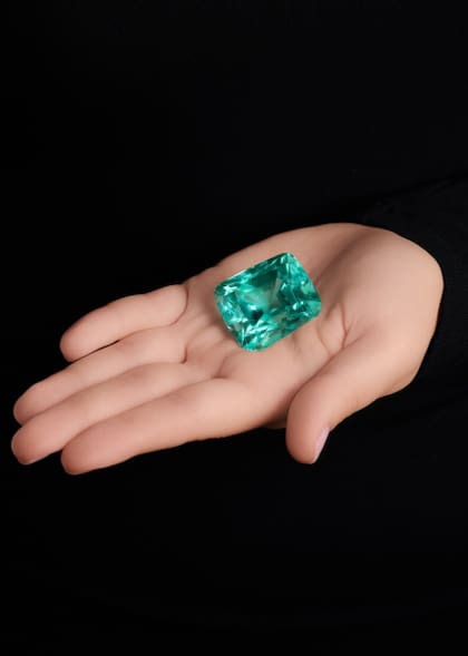 El broche/colgante de diamantes y el berilo verde sin engastar formaron parte de las joyas de la Casa Real Prusiana de Hohenzollern durante más de dos siglos