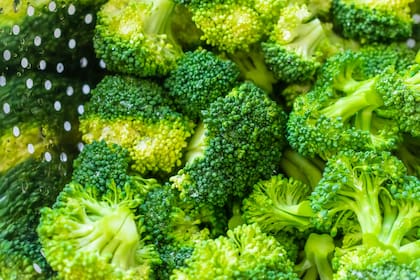 El brócoli aporta calcio y otros nutrientes de fácil absorción esenciales para la formación ósea