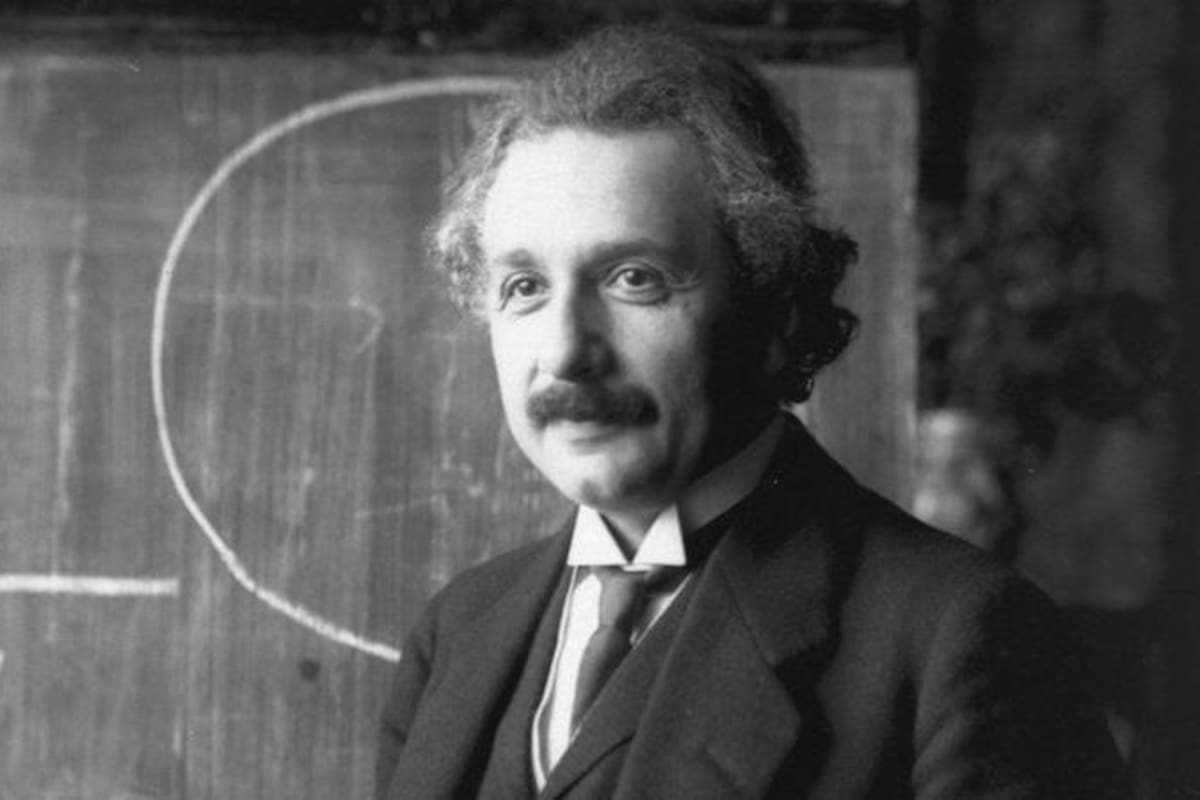 "El brote de creatividad de Einstein en 1905 resultó asombroso", escribe el biógrafo Walter Isaacson.