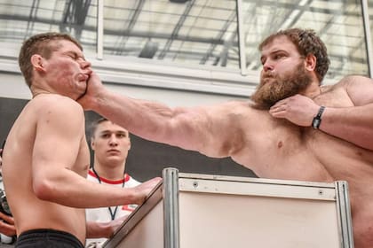 El brutal deporte debutó el fin de semana pasado en Rusia
