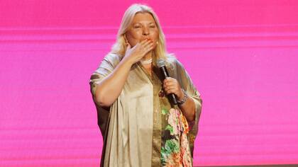 Elisa Carrió dijo que está "conmovida" por su contundente triunfo en la ciudad de Buenos Aires
