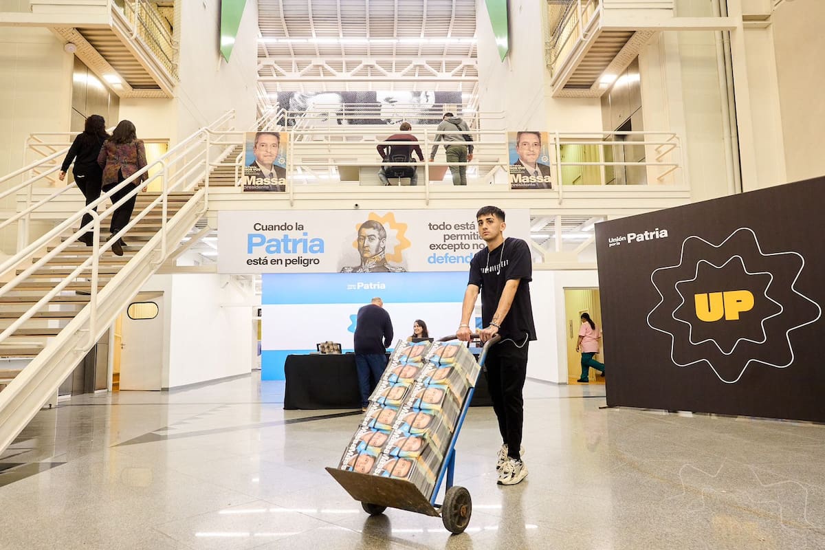 El bunker de Unión por la Patria concentra toda la organización