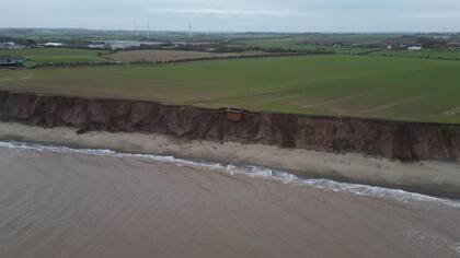 El búnker es hoy una precaria construcción en una zona muy erosionada de la costa inglesa