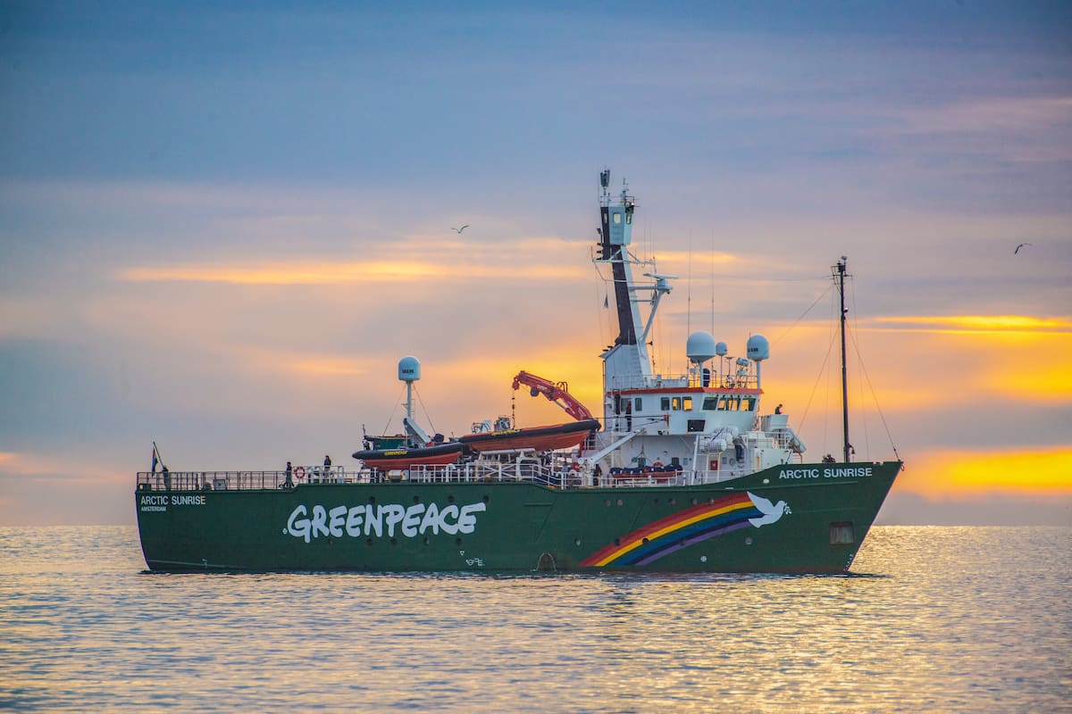 El buque Arctic Sunrise, de Greenpeace, llega a la ciudad de Buenos Aires luego de su recorrida por el Mar Argentino desde Ushuaia