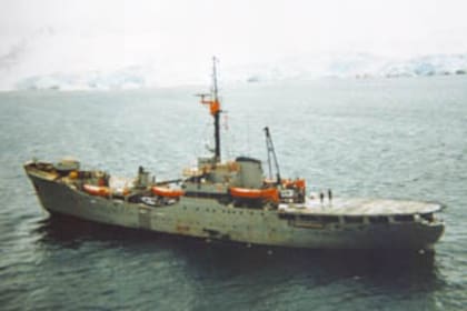El buque chileno Piloto Pardo que participó en el rescate de los sobrevivientes al hundimiento del crucero ARA Belgrano