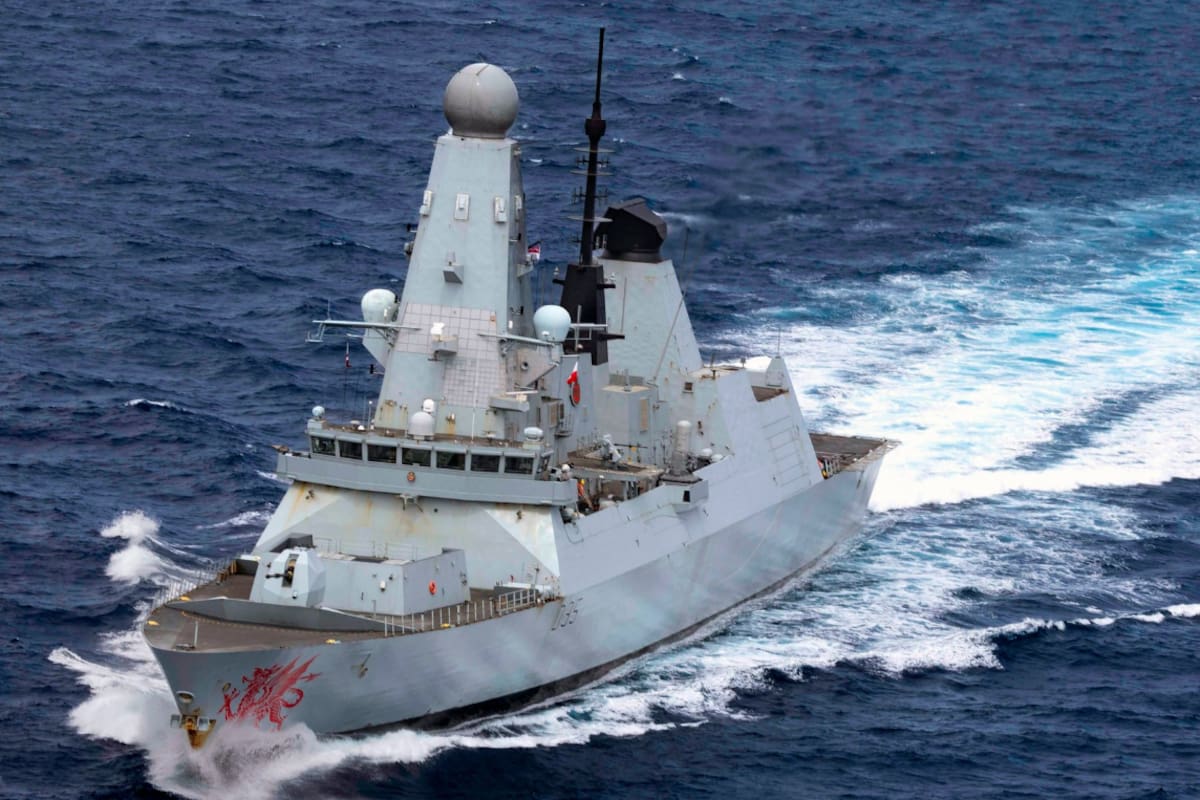 El buque de guerra HMS Dragon
