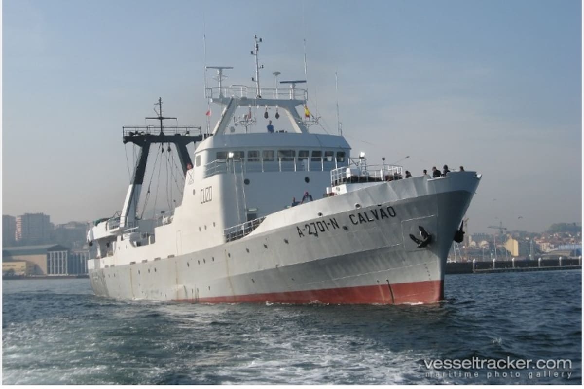 El buque de pesca Calvao, de bandera portuguesa