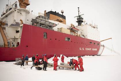 El buque estadounidense Cutter Healy, en Alaska, una zona en riesgo