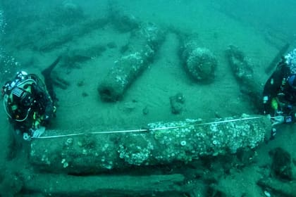 El buque Gloucester fue descubierto 340 años después de su hundimiento después de que buzos detectaran uno de sus cañones en el fondo del mar