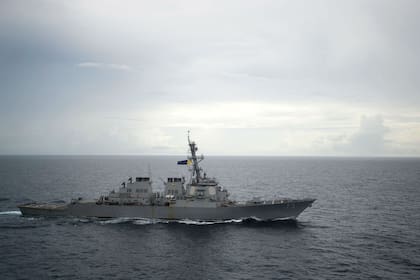 El buque de guerra estadounidense Decatur, navegó el domingo 30 de Septiembre cerca de las islas reclamadas por Pekín, en el disputado Mar de China Meridional