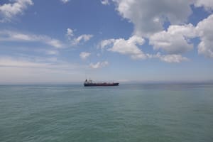 Multaron en más de $1800 millones a un buque extranjero que pescaba ilegalmente en aguas argentinas