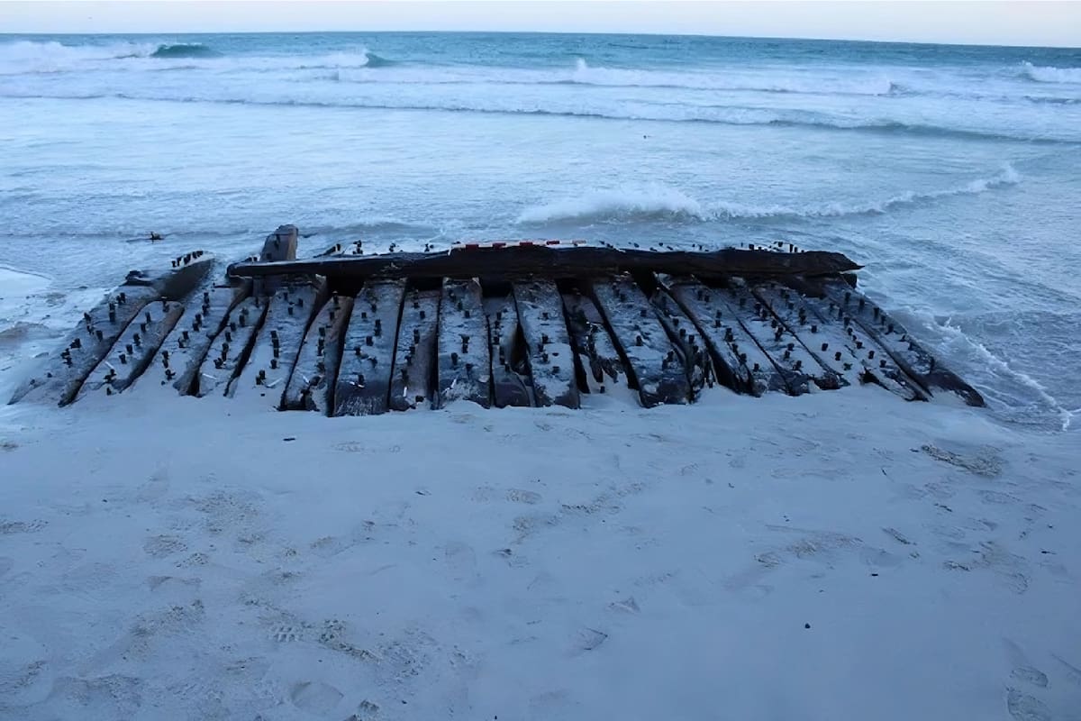 El buque, llamado Earl of Chatham, fue descubierto por un niño que corría por la playa Sanday, en Escocia
