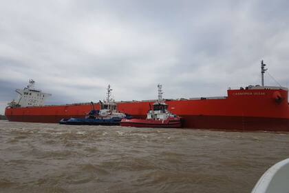 El buque llevaba más de 33.000 toneladas de harina de soja y 1000 toneladas de maíz