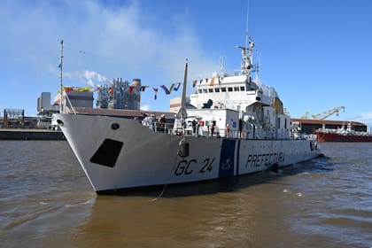 El buque Mantilla, desde donde se hizo el anuncio, patrulla la zona de las 200 millas para controlar la pesca ilegal