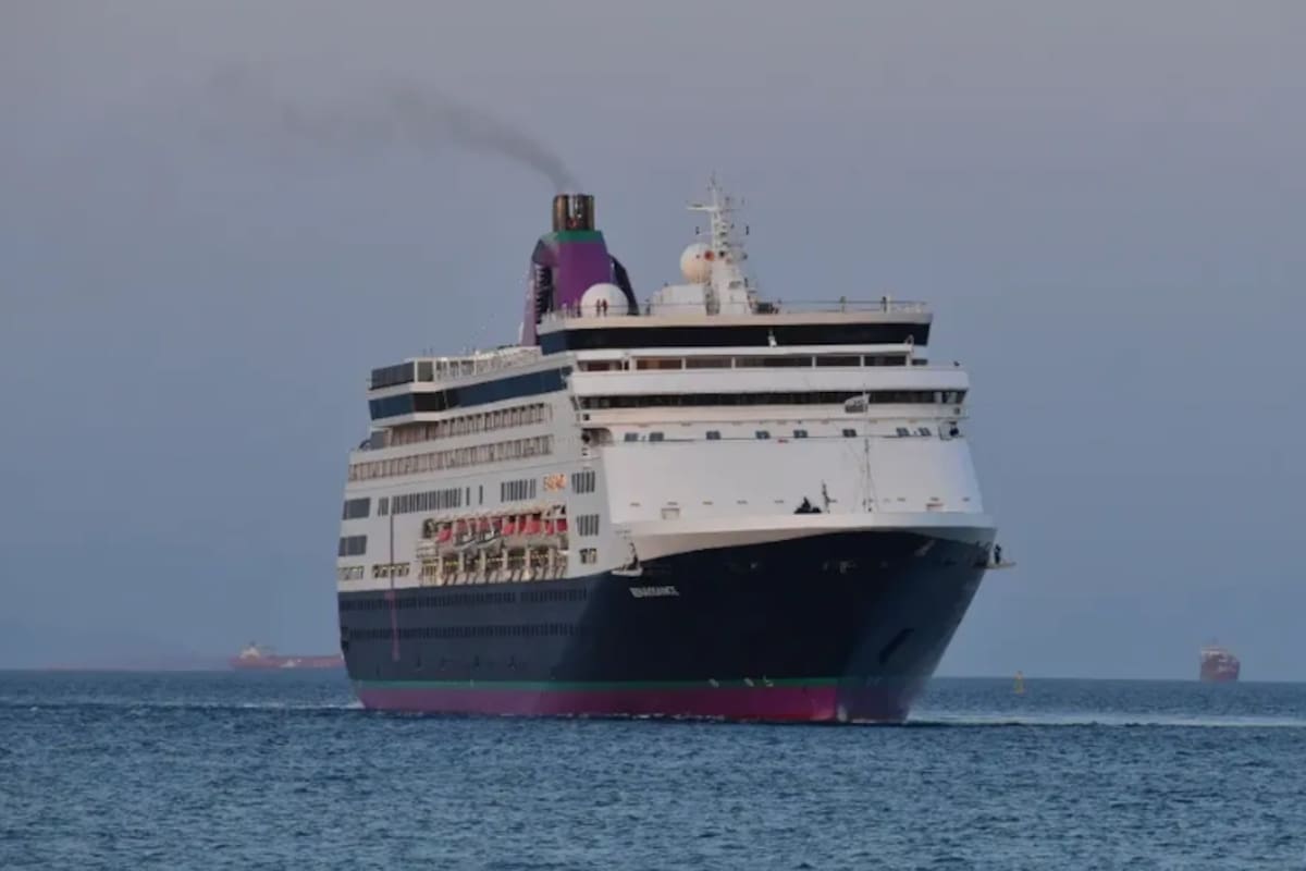 El buque pertenece a la flota de cruceros Ambassador Cruise Line