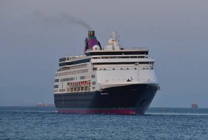 El buque pertenece a la flota de cruceros Ambassador Cruise Line
