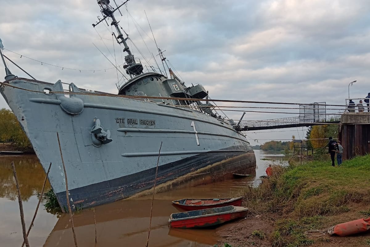 El buque perteneció a la Armada de los Estados Unidos y participó en la Segunda Guerra Mundial