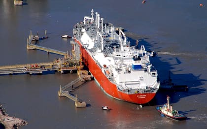 El buque regasificador Excelsior, que vino por el invierno de 2008 y se quedó prácticamente 15 años, regresó en mayo a Bahía Blanca