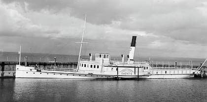 El buque Santis en el muelle