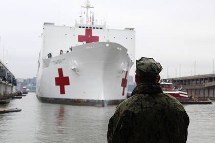 El buque USNS Comfort llegó esta mañana a Nueva York