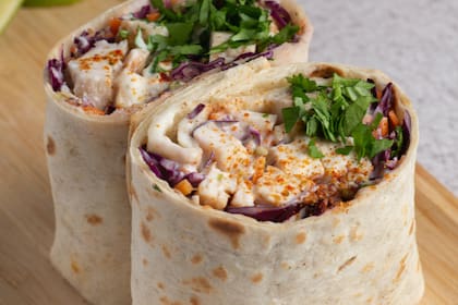 El burrito mexicano ha tenido variaciones en Estados Unidos, en donde lo acompañan con otros platos característicos de ese país; también hay opciones más gourmet