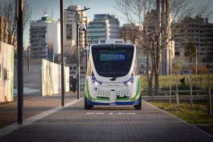El bus es 100% eléctrico y, con una carga completa, tiene una autonomía de 10 horas