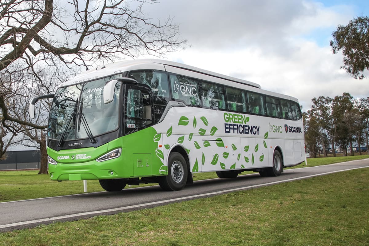 El bus interurbano impulsado por GNC que lanzó Scania Argentina