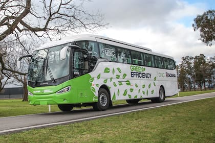 El bus interurbano impulsado por GNC que lanzó Scania Argentina