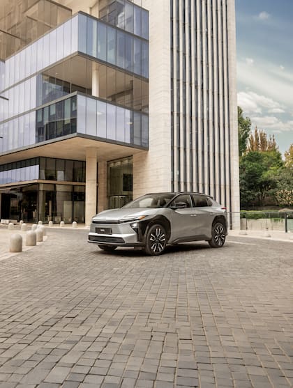El bZ4X es el primer vehículo 100% eléctrico de Toyota en el país