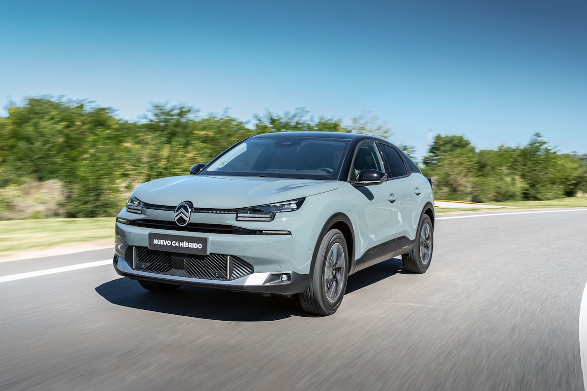 El C4 Híbrido marca la llegada del primer modelo electrificado de la marca al país, con 145 CV combinados y un sistema de 48V que reduce el consumo en ciudad.