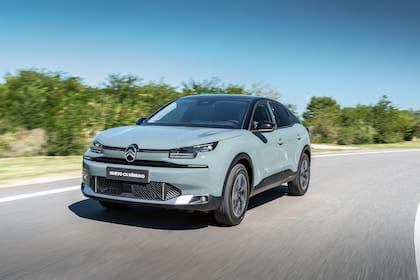 El C4 Híbrido marca la llegada del primer modelo electrificado de la marca al país, con 145 CV combinados y un sistema de 48V que reduce el consumo en ciudad.